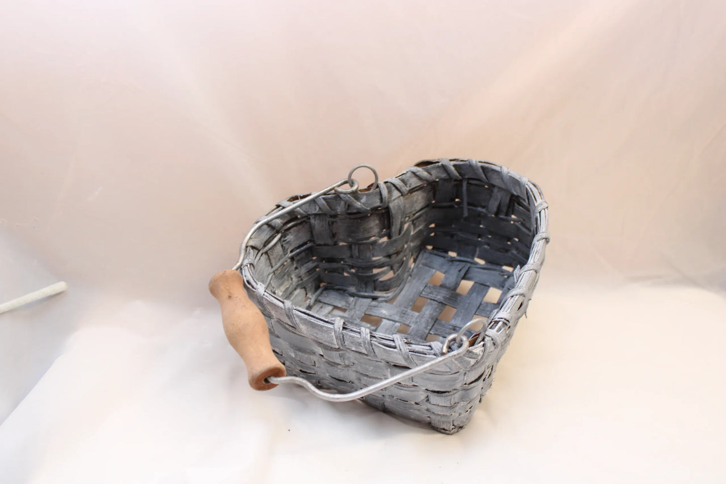 Weave heart basket with wood handle